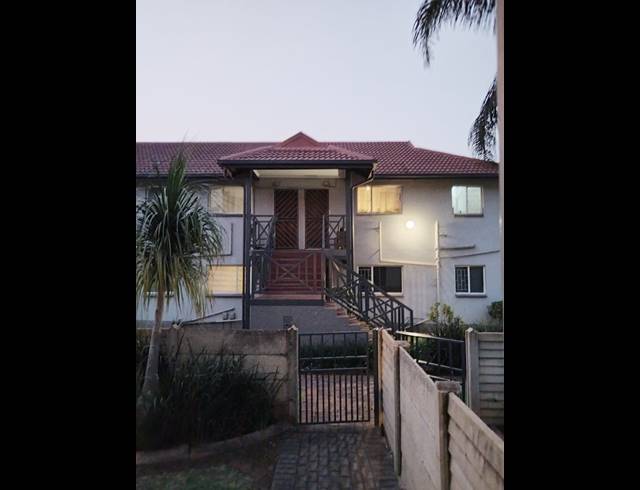 2 BEDROOM APARTMENT FOR SALE IN GLEN MARAIS